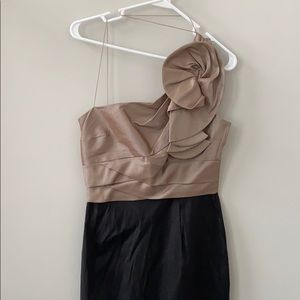 London Times Taupe Flower & Black One Shoulder Dress Size 6
